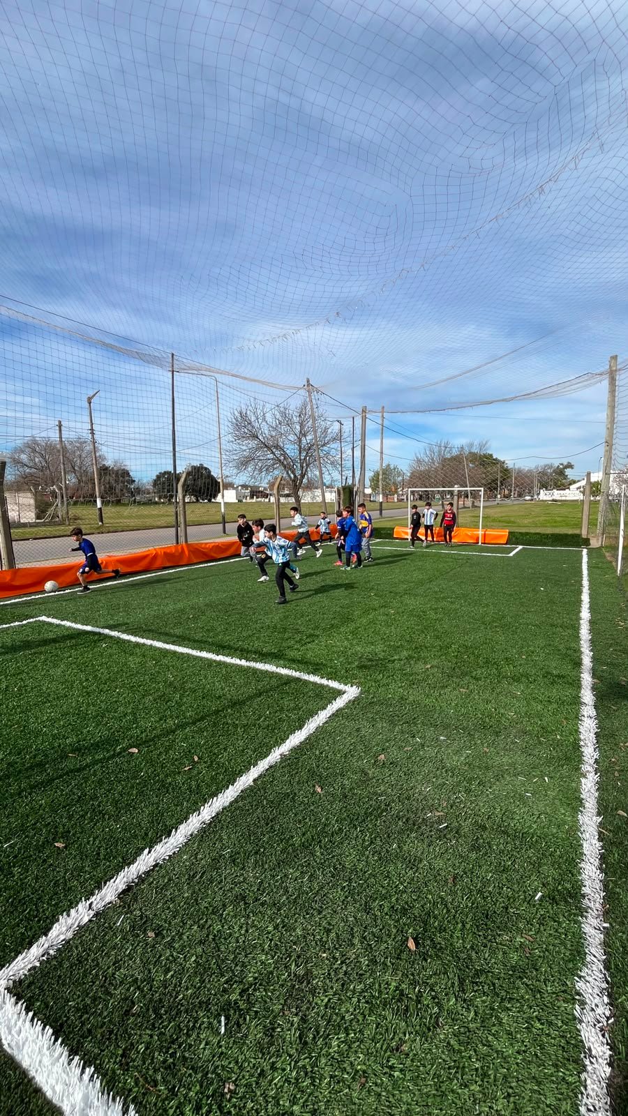 Cancha de fútbol para actividades infantiles