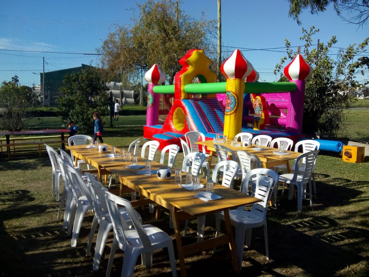 Fiesta infantil al aire libre en La Casa del Pirata