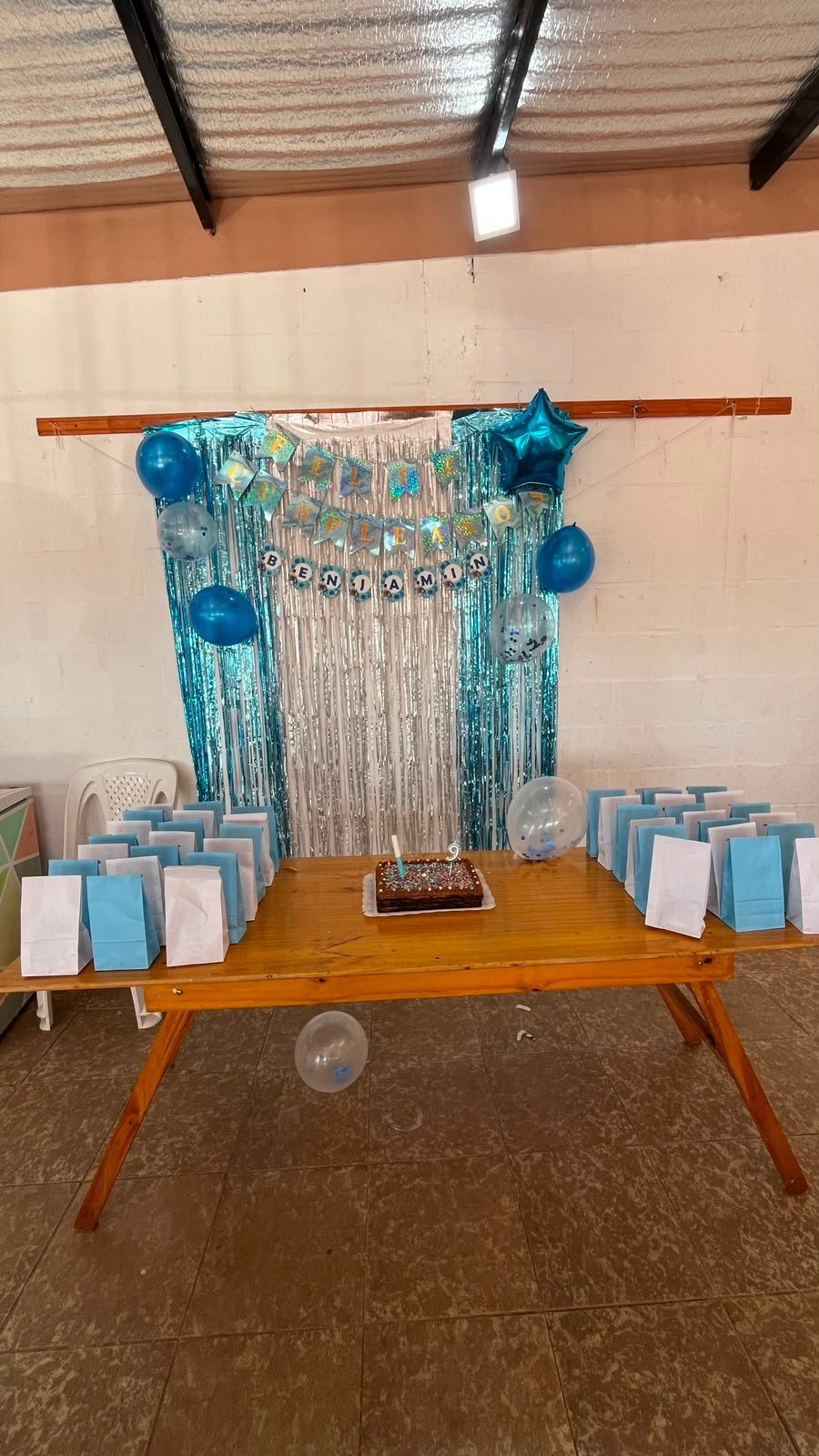 Mesa decorada para cumpleaños